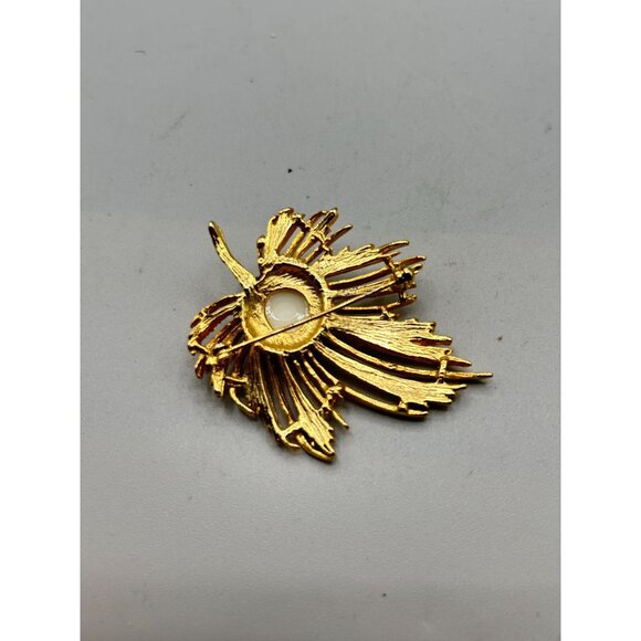 Leaf with Pearl Pin Brooch Gold Tone Classic Pin Brooch Elegant Simple Design - Picture 9 of 9